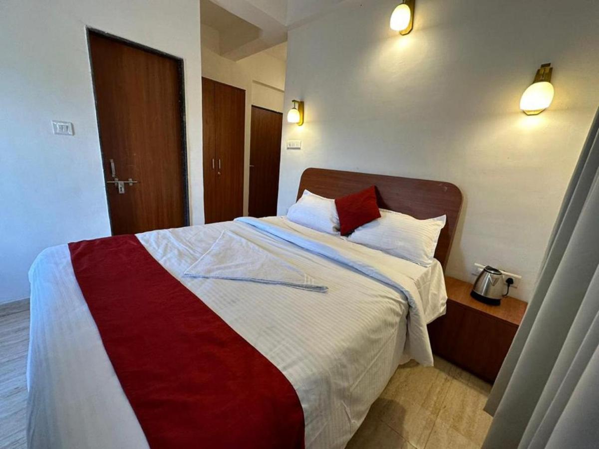 Hotel Sandesh Palace Лонавала Экстерьер фото