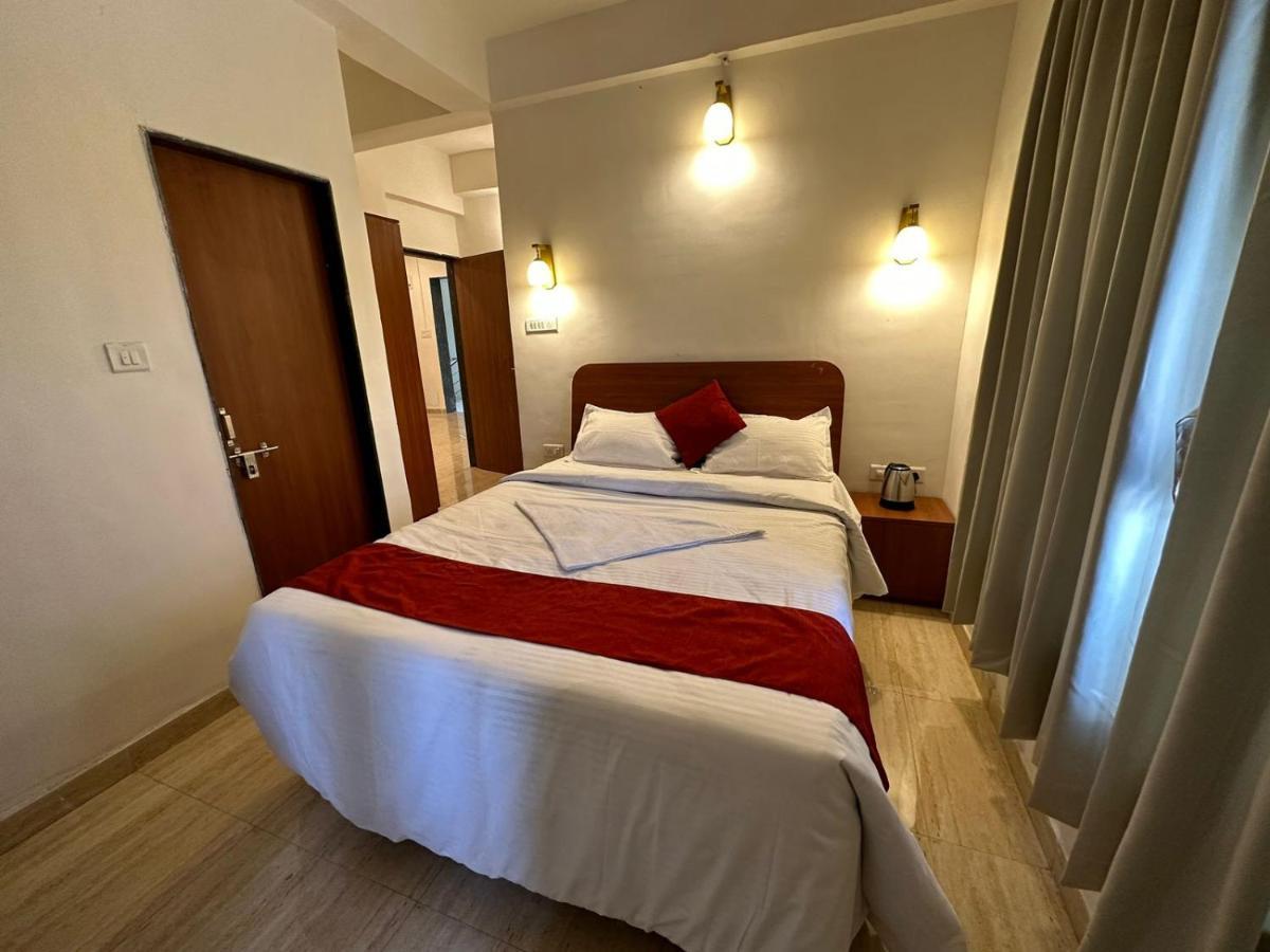Hotel Sandesh Palace Лонавала Экстерьер фото