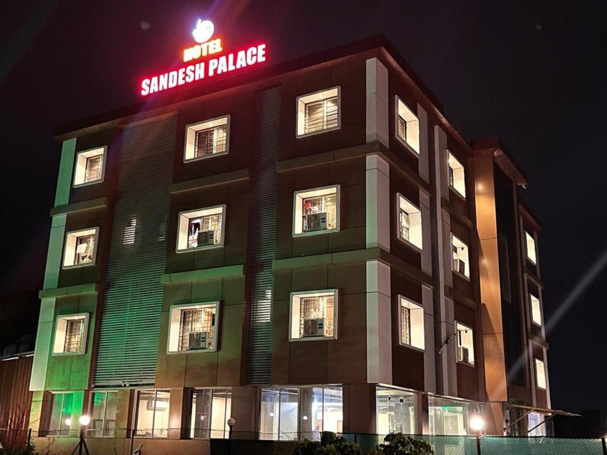 Hotel Sandesh Palace Лонавала Экстерьер фото