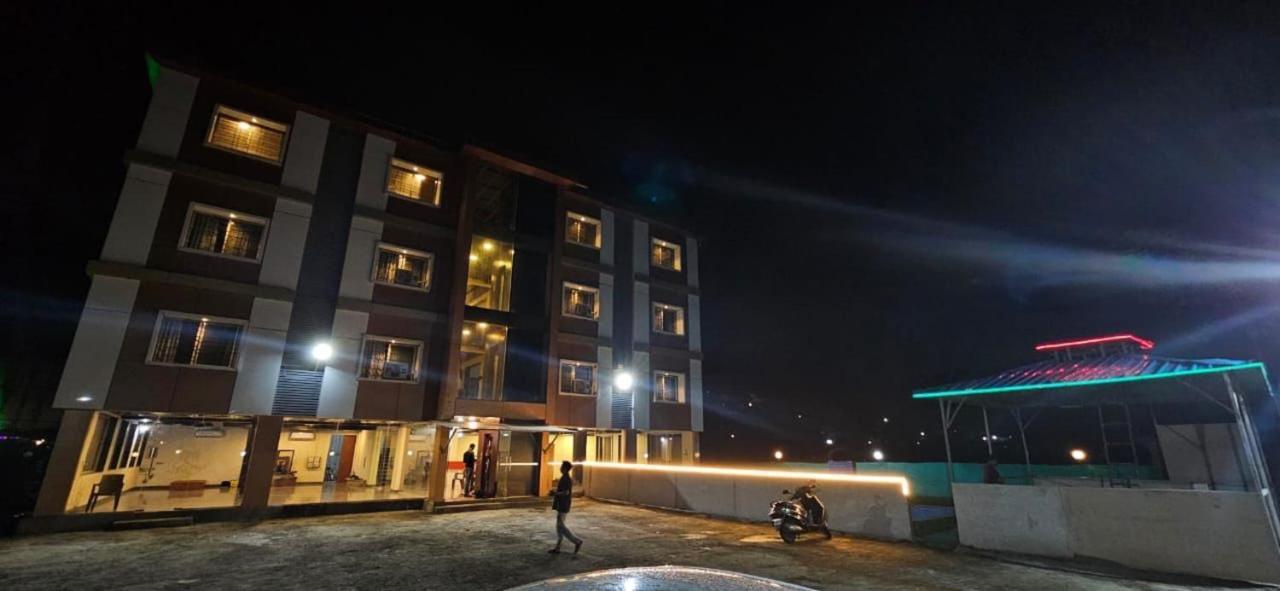 Hotel Sandesh Palace Лонавала Экстерьер фото